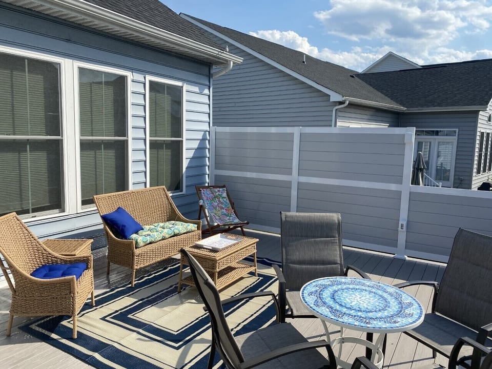 2020 Addition- Lovely Rear Deck w/ Seating