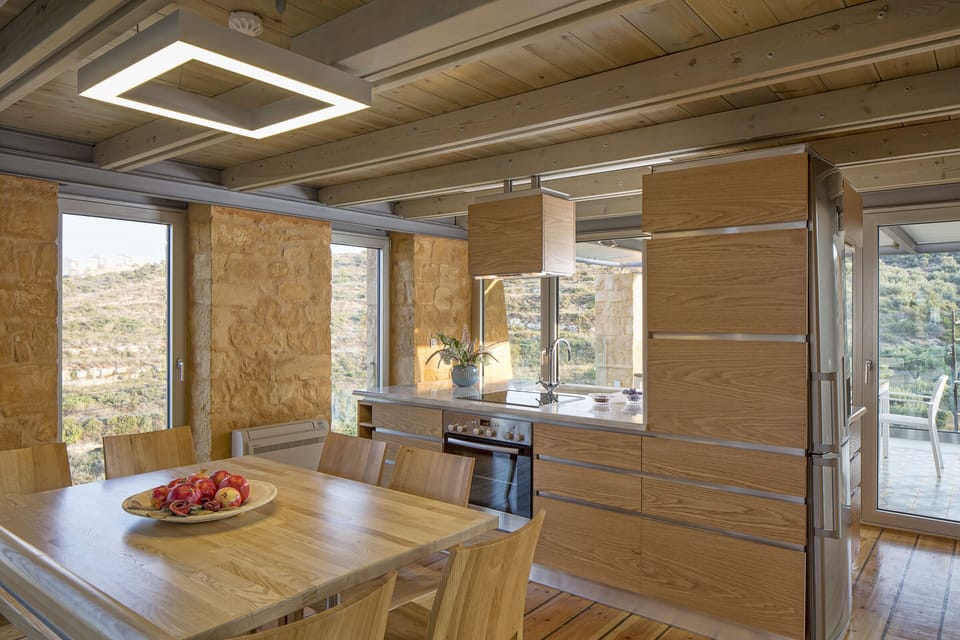 Fully equipped kitchen.