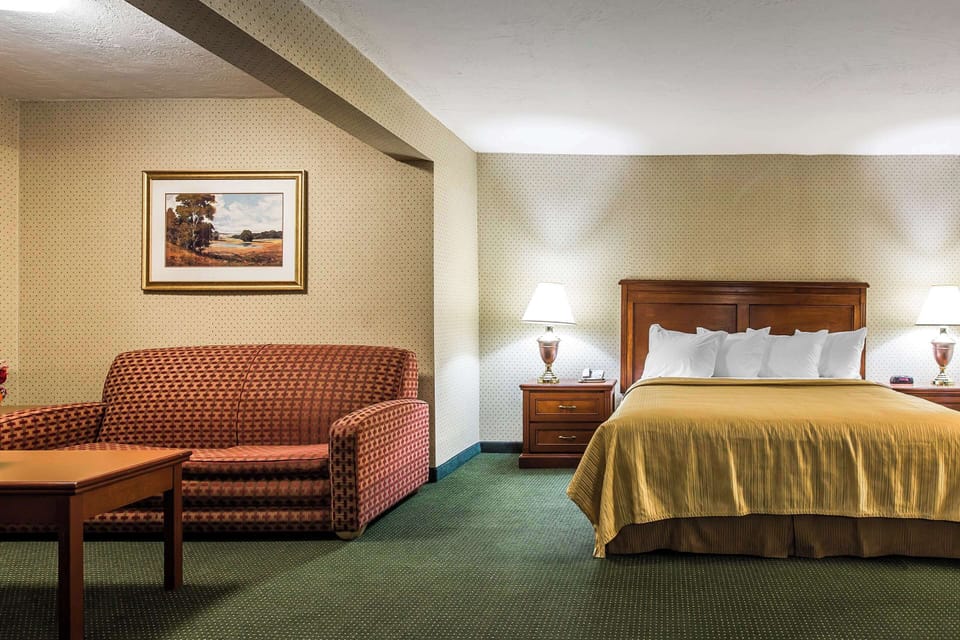 2 bedrooms, in-room safe, desk, iron/ironing board