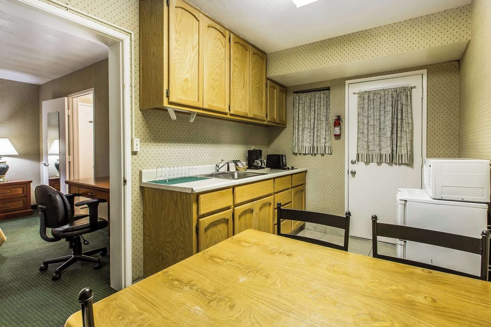 2 bedrooms, in-room safe, desk, iron/ironing board