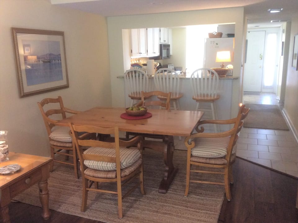 Dining Area with Comfortable Seating