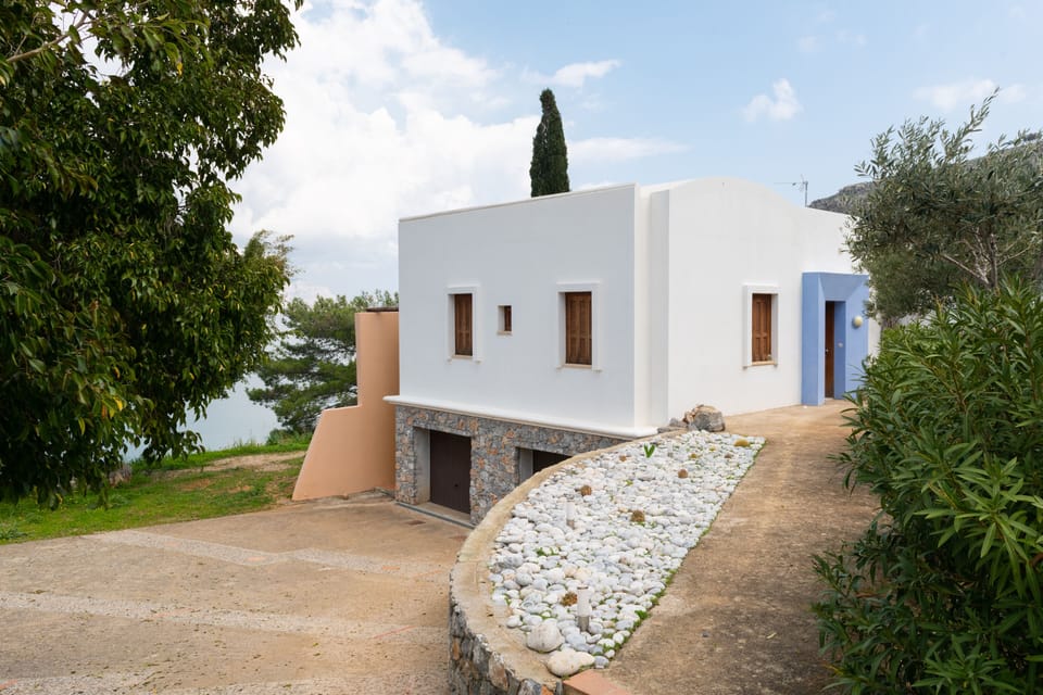 SIDE VIEW OF VILLA