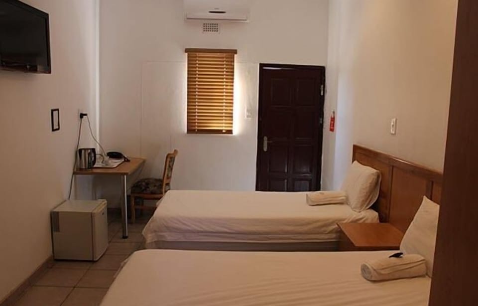 Standard Double or Twin Room | In-room safe, desk, WiFi (free), bed sheets
