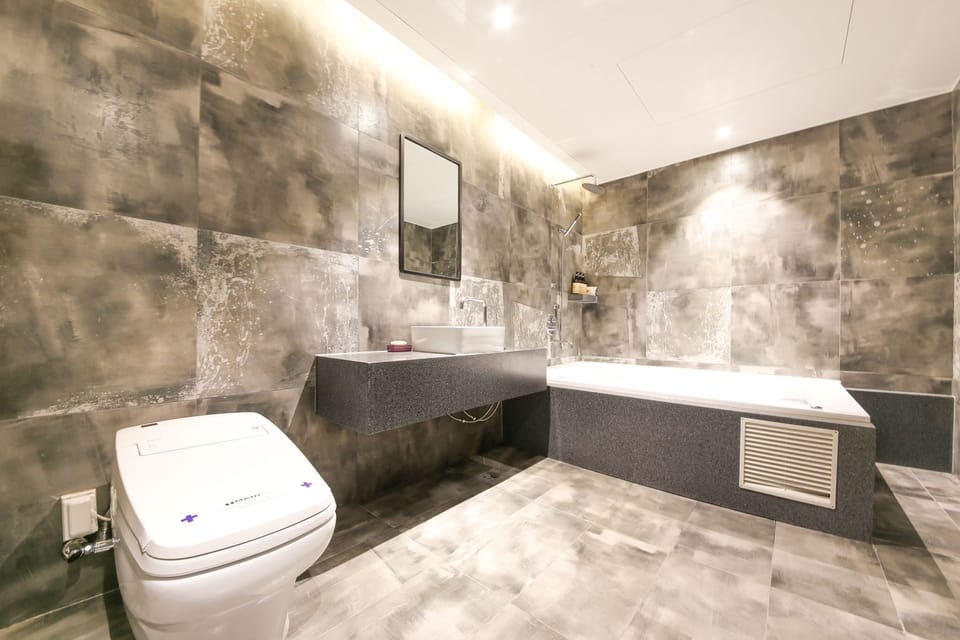 Luxury Terrace Double Room | Bathroom | Free toiletries, hair dryer, bathrobes, slippers