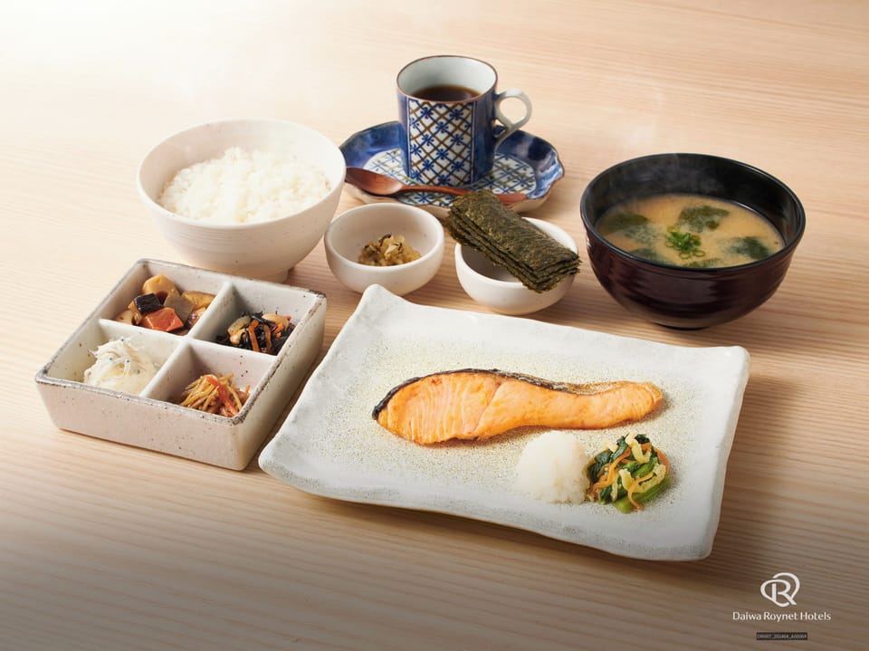 Daily cooked-to-order breakfast for a fee