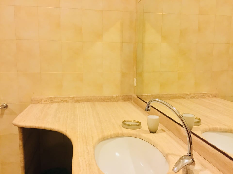 Classic Triple Room, Multiple Beds, Non Smoking, Garden View | Bathroom | Shower, rainfall showerhead, free toiletries, hair dryer
