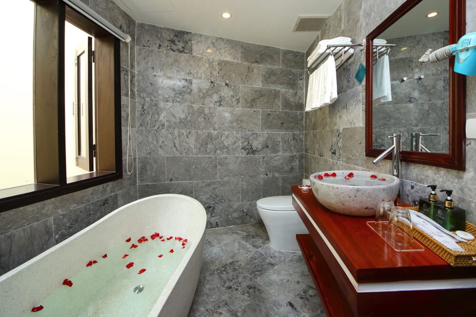 Superior Family Room | Bathroom | Shower, free toiletries, hair dryer, slippers