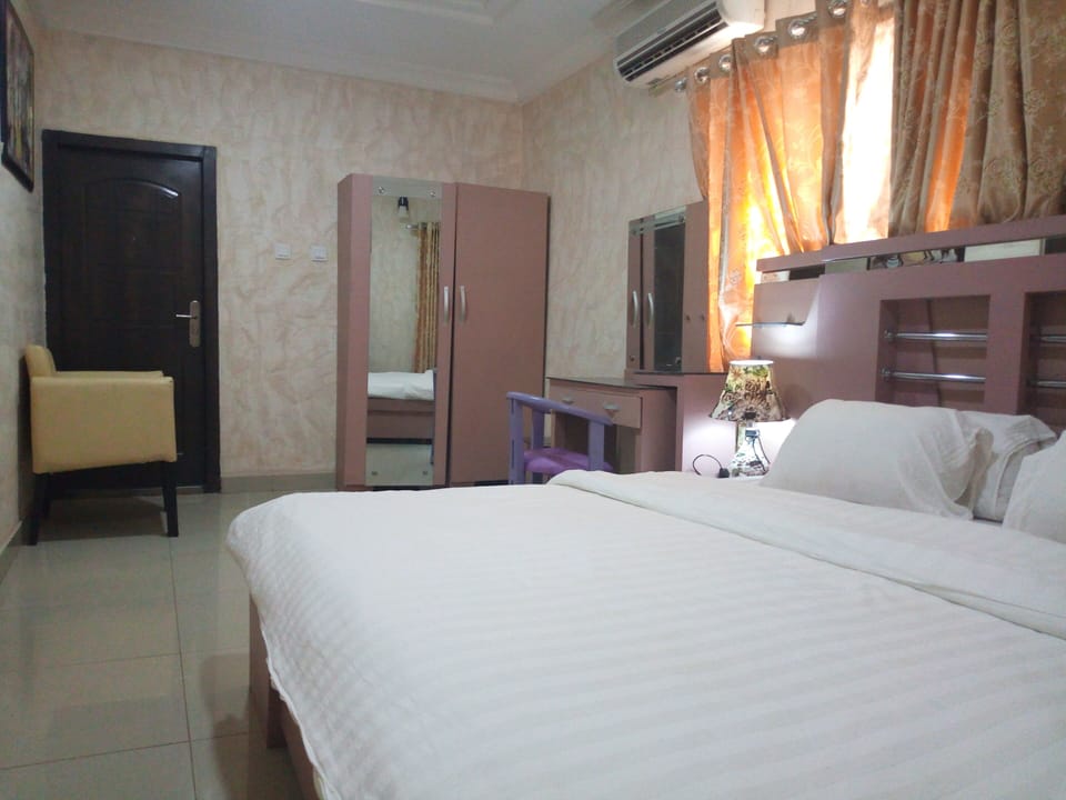 Executive Double Room | Individually decorated, individually furnished, desk, laptop workspace