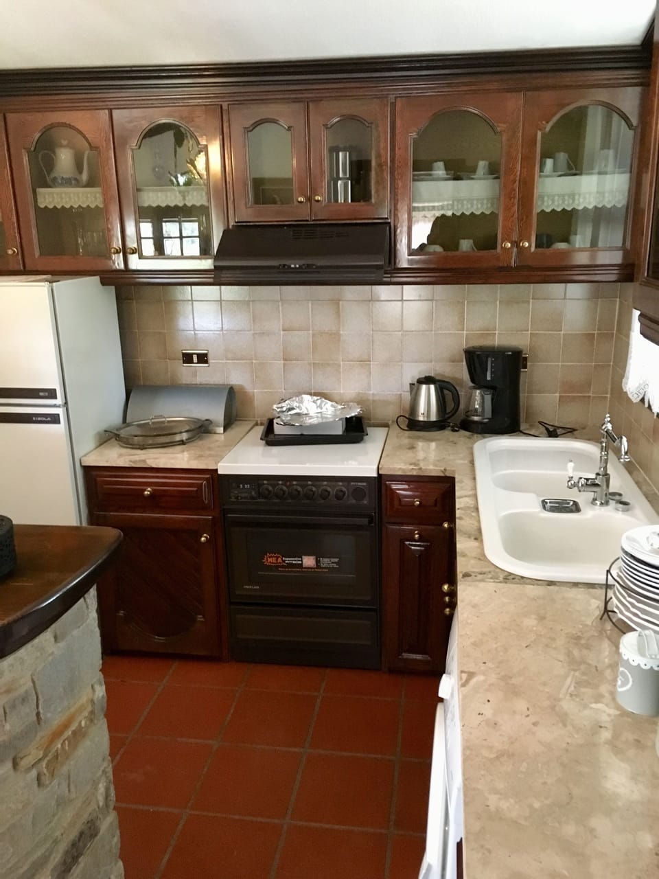 Deluxe Villa | Private kitchen | Full-size fridge, oven, stovetop, electric kettle