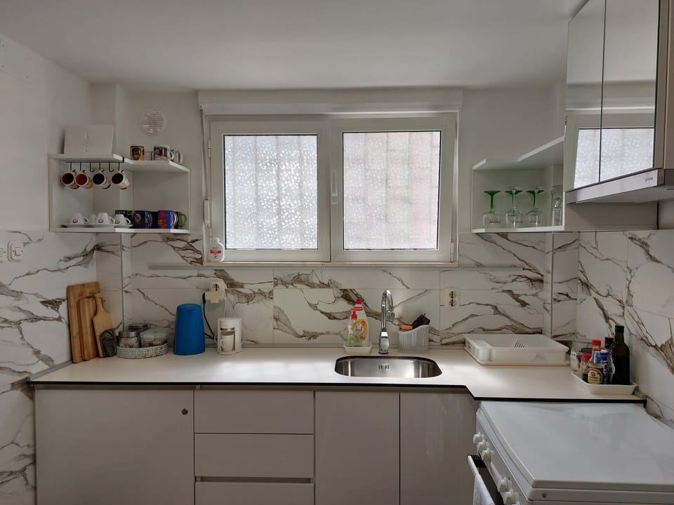 Studio | Private kitchen | Fridge, microwave, oven, stovetop