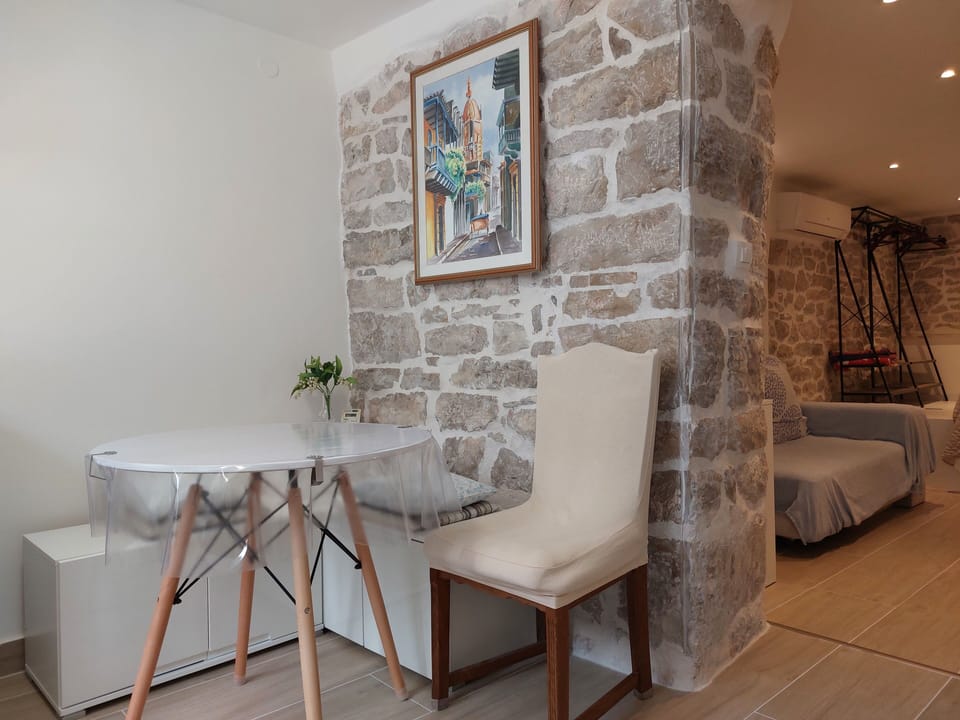 Studio | Private kitchen | Fridge, microwave, oven, stovetop
