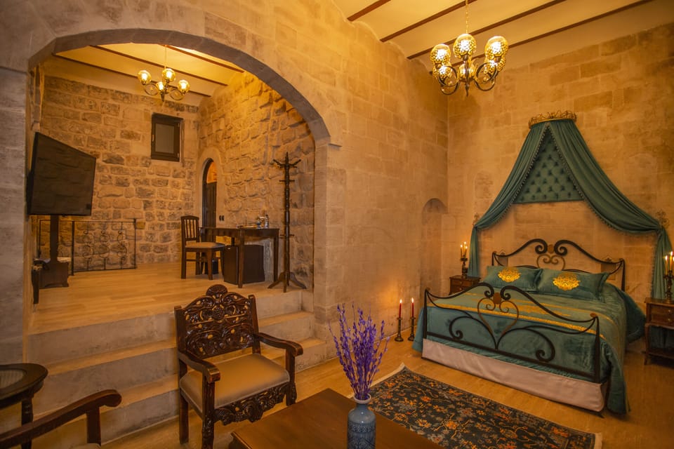 Deluxe Suite | Premium bedding, free minibar, individually decorated