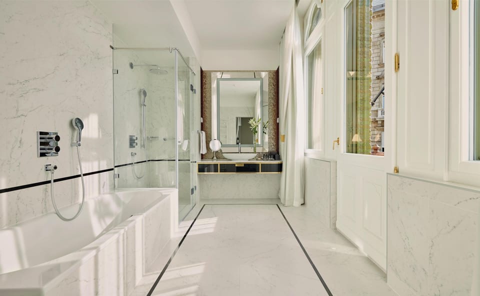 Suite, Corner | Bathroom | Combined shower/tub, rainfall showerhead, designer toiletries
