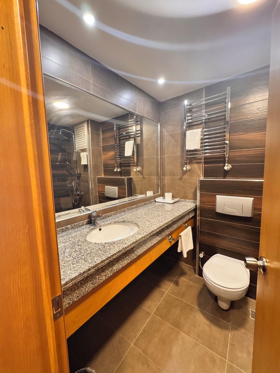 Bathtub, free toiletries, hair dryer, towels