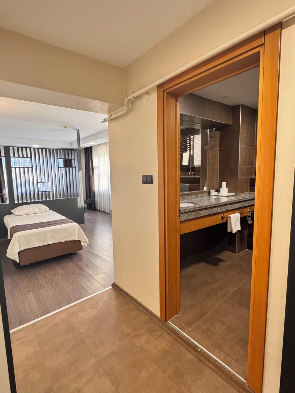 Junior Studio Suite | In-room safe, free WiFi, bed sheets