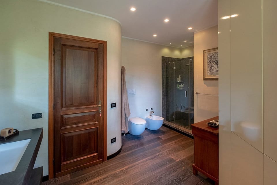 Deluxe Room, Balcony (Verona in love) | Bathroom | Shower, hair dryer, bathrobes, towels