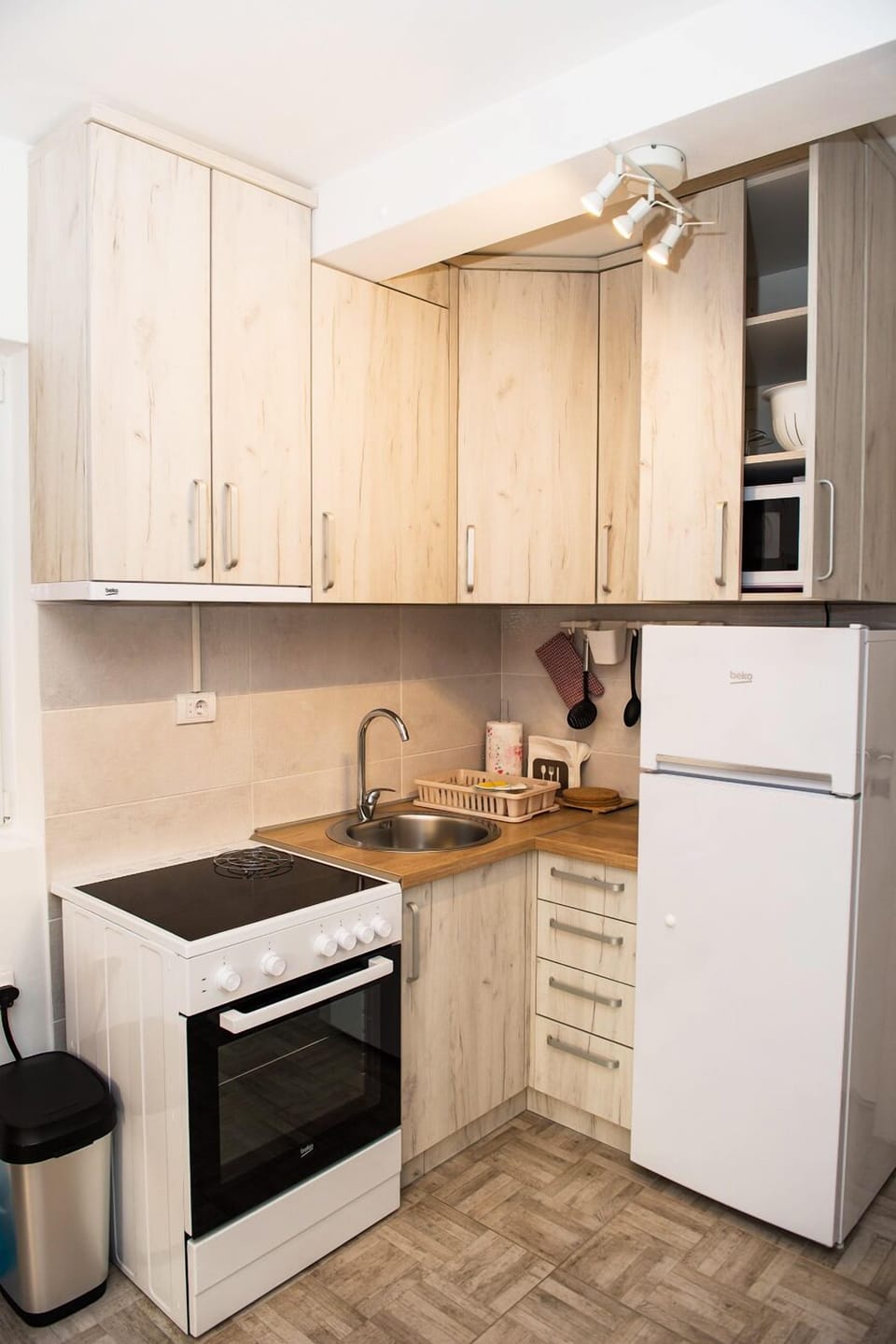 Apartment, 1 Queen Bed with Sofa bed, Sea View | Private kitchen | Full-size fridge, microwave, oven, stovetop