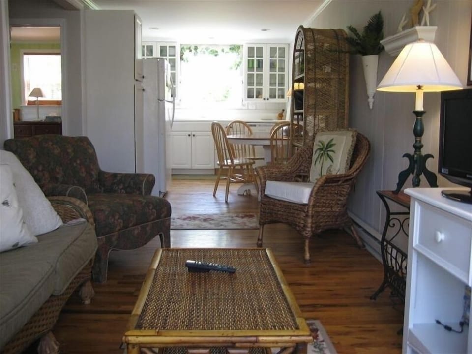 View toward kitchen