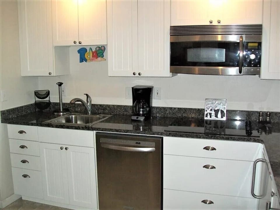 Granite countertops, combo oven/microwave, stove top and all sma
