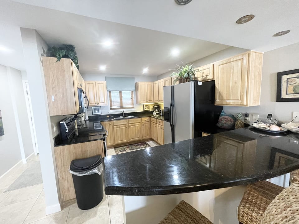 Breakfast bar and Kitchen area