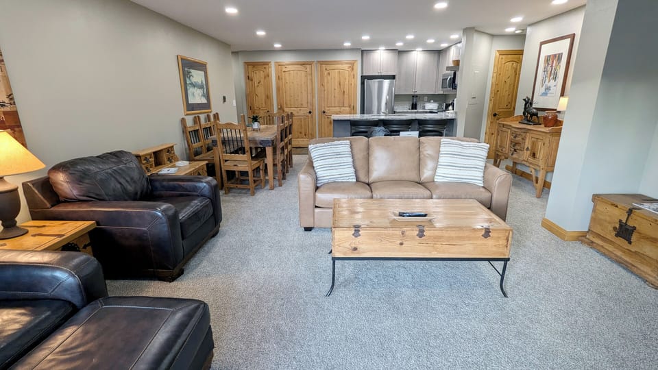 Beaver Creek West Q-2 Living room and Kitchen