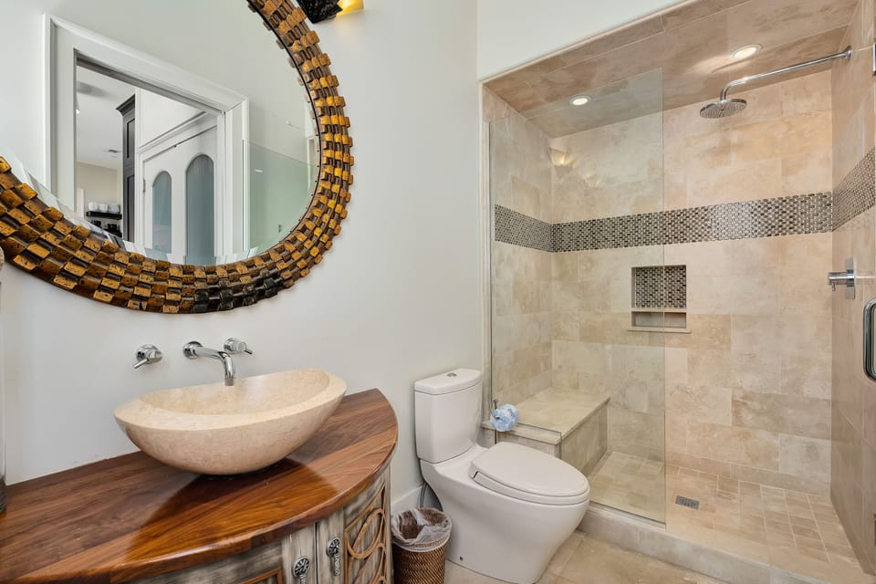 First Floor Full Bathroom/Shower hotel style towels and amenities