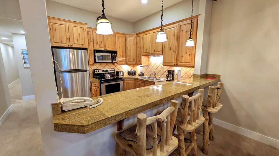 Beaver Creek West Condo #15 kitchen with breakfast bar