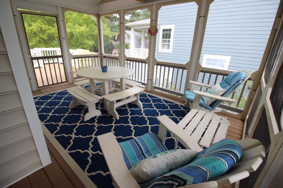 Screened-in porch off of living room.