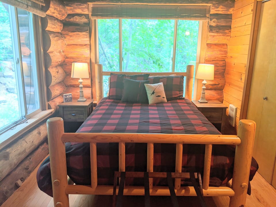 Main level bedroom #2 - full bed