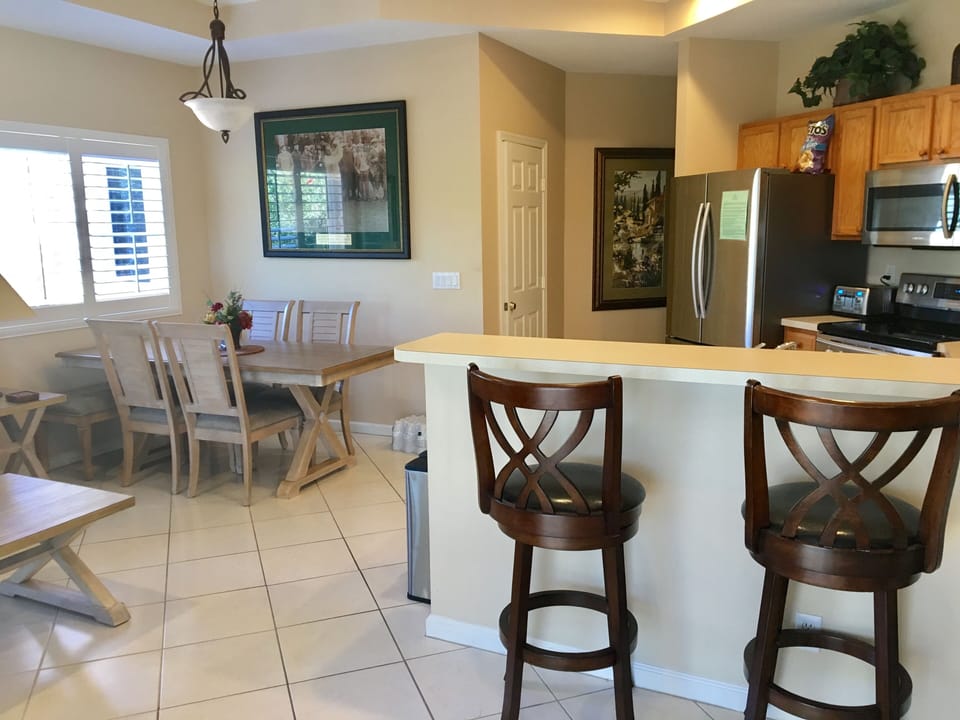 Dining area and Breakfast bar