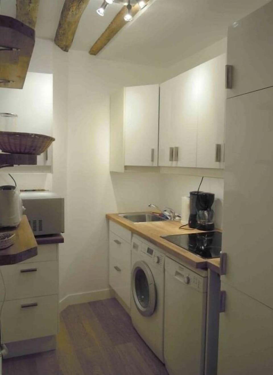the kitchen with full equipment, Nespresso machine, fruit juicer, toaster...