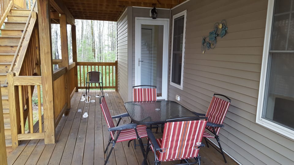 Enjoy dinner on the deck