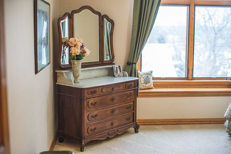 2nd floor bedroom #3 - twin beds