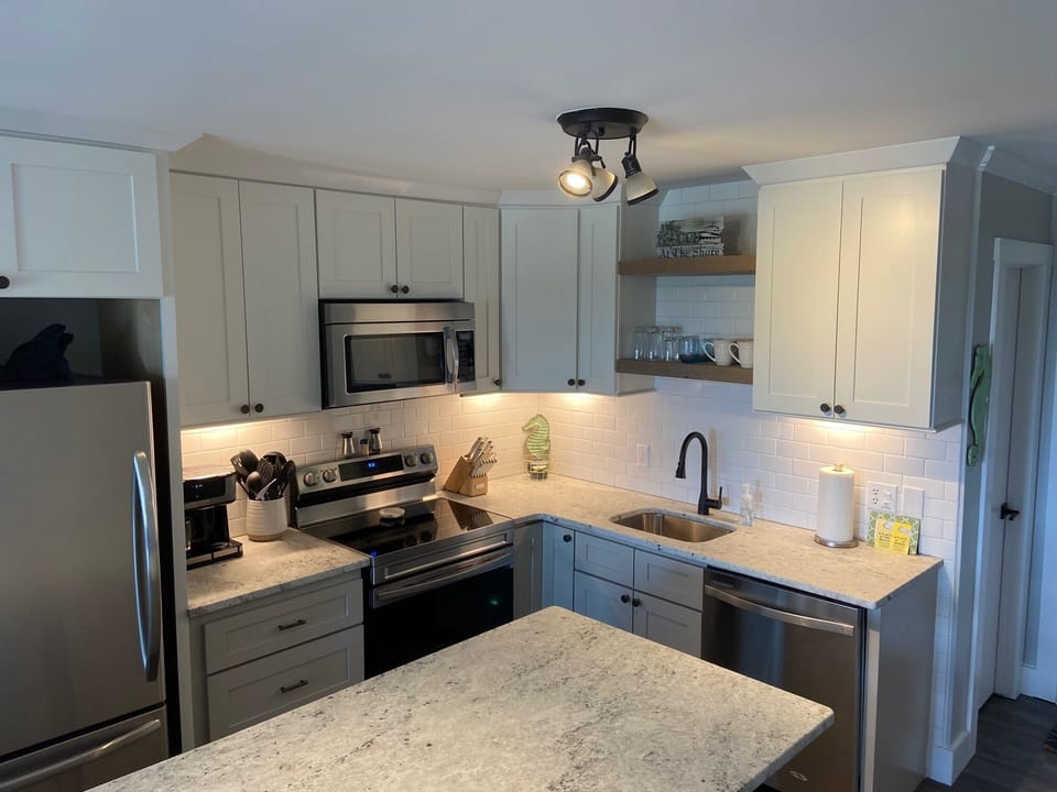 Newly renovated kitchen w. granite and stainless steal appliances. 