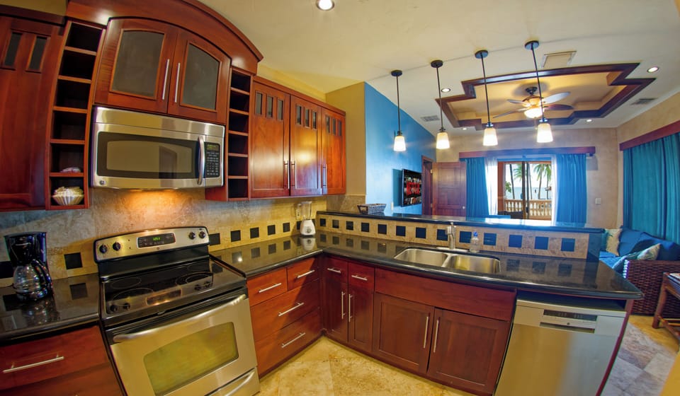 Fully equiped kitchen with ocean views.  Dishwasher, blender, coffee maker.