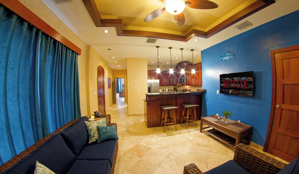 Living #1 : private entrance, sofa bed, breakfast/bar nook, black-out curtains.