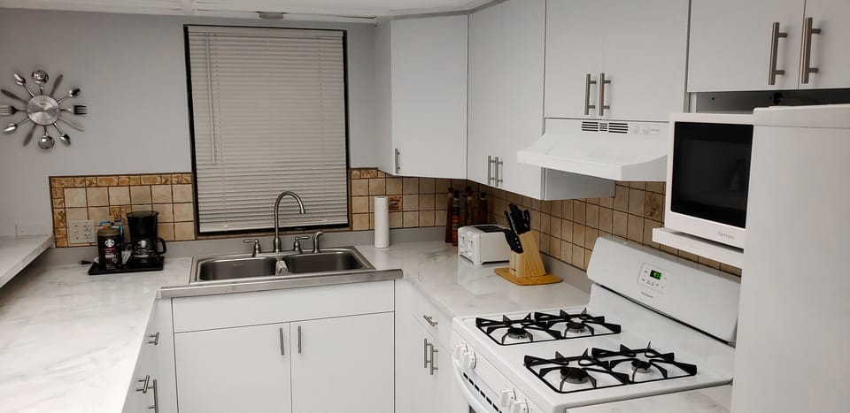 Complete with everything needed to prepare a full course meal or a snack