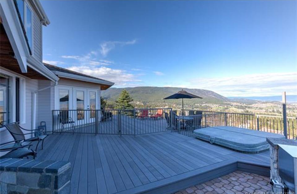 Hot Tub w/ view