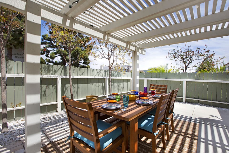 Outdoor dining