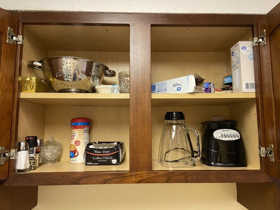 Kitchen cabinet above sink