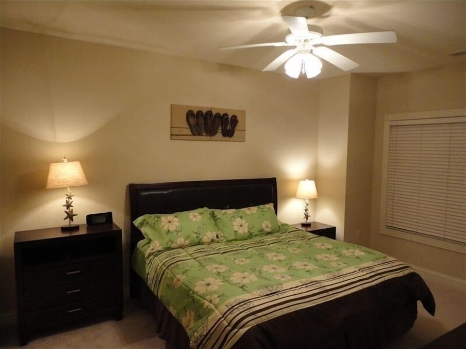 Spacious Master Bedroom -King bed, golf course view, flat screen TV/DVD, mp3/iPo