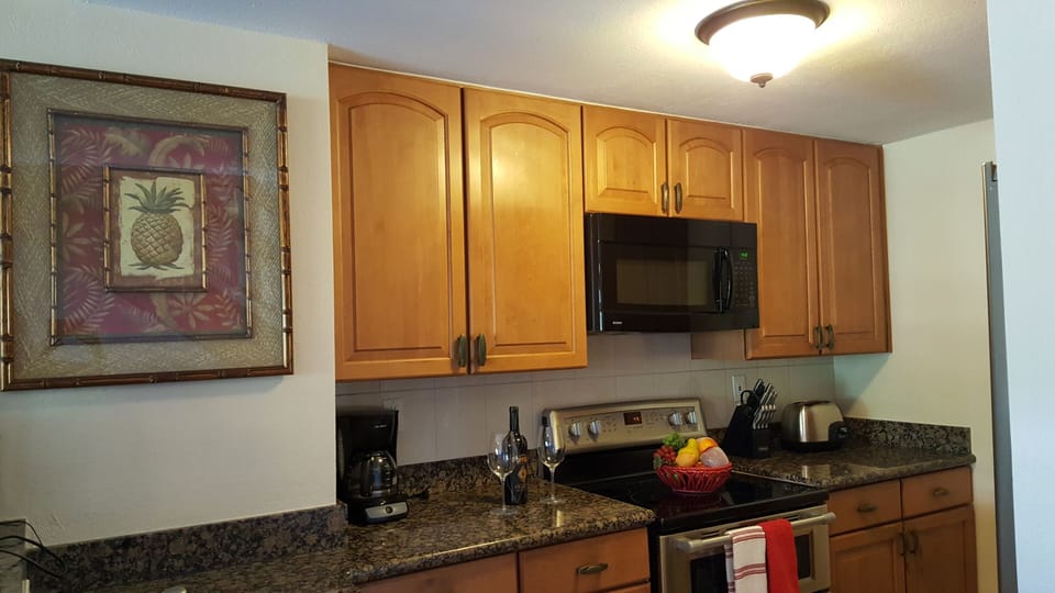 WELL EQUIPPED KITCHEN
