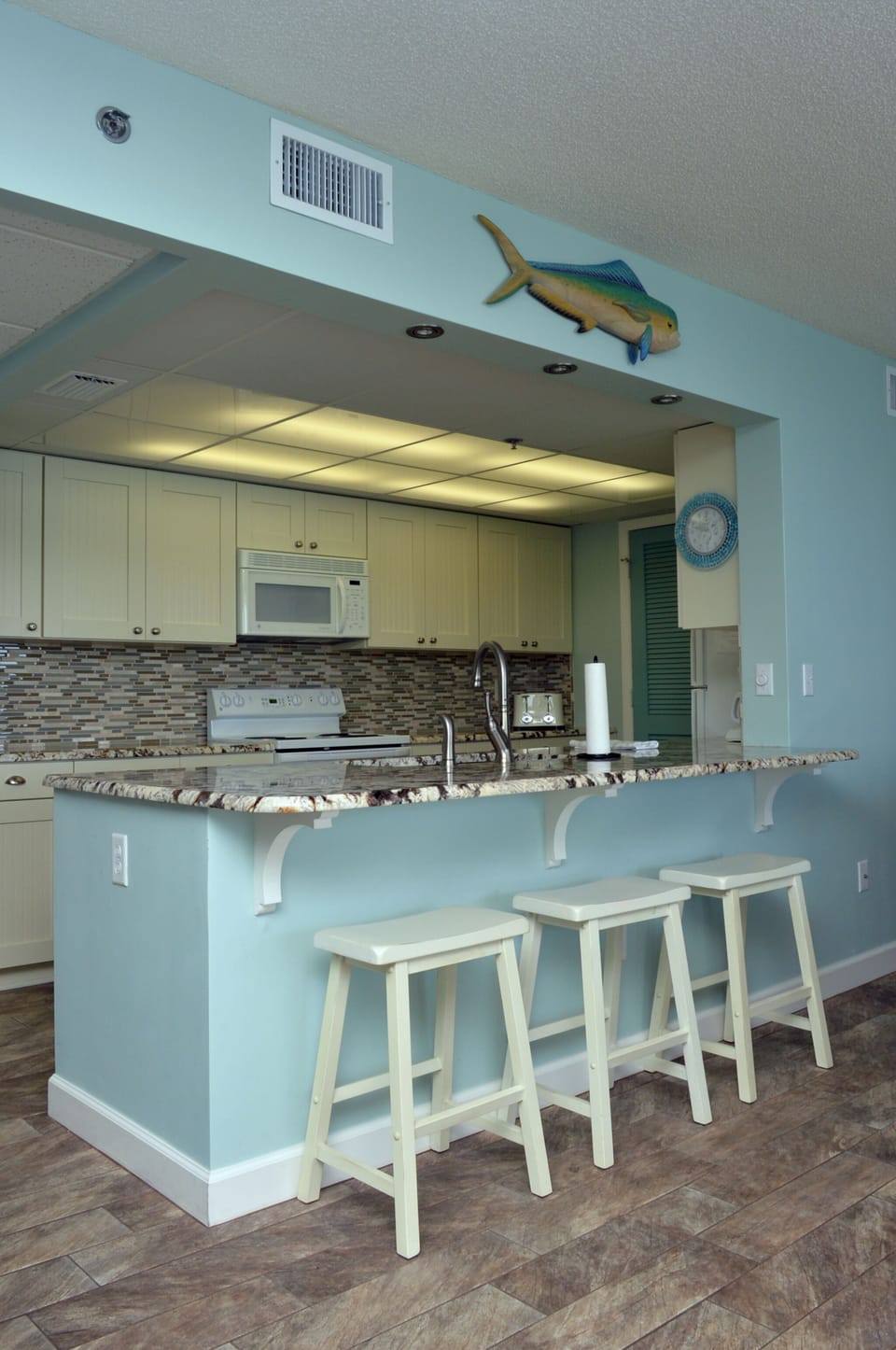 Seating for 3 at the breakfast bar.