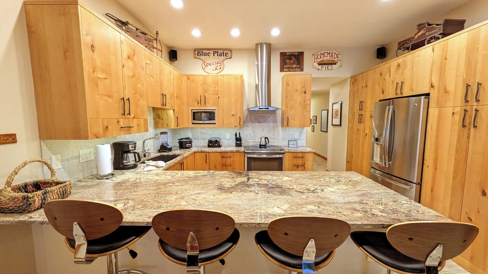 Beaver Creek West Condo #20 kitchen with breakfast bar
