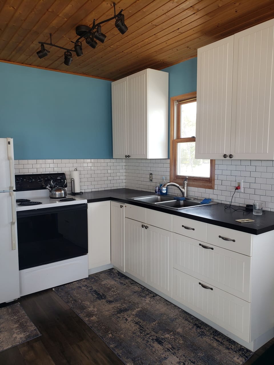 Fully stocked kitchen.