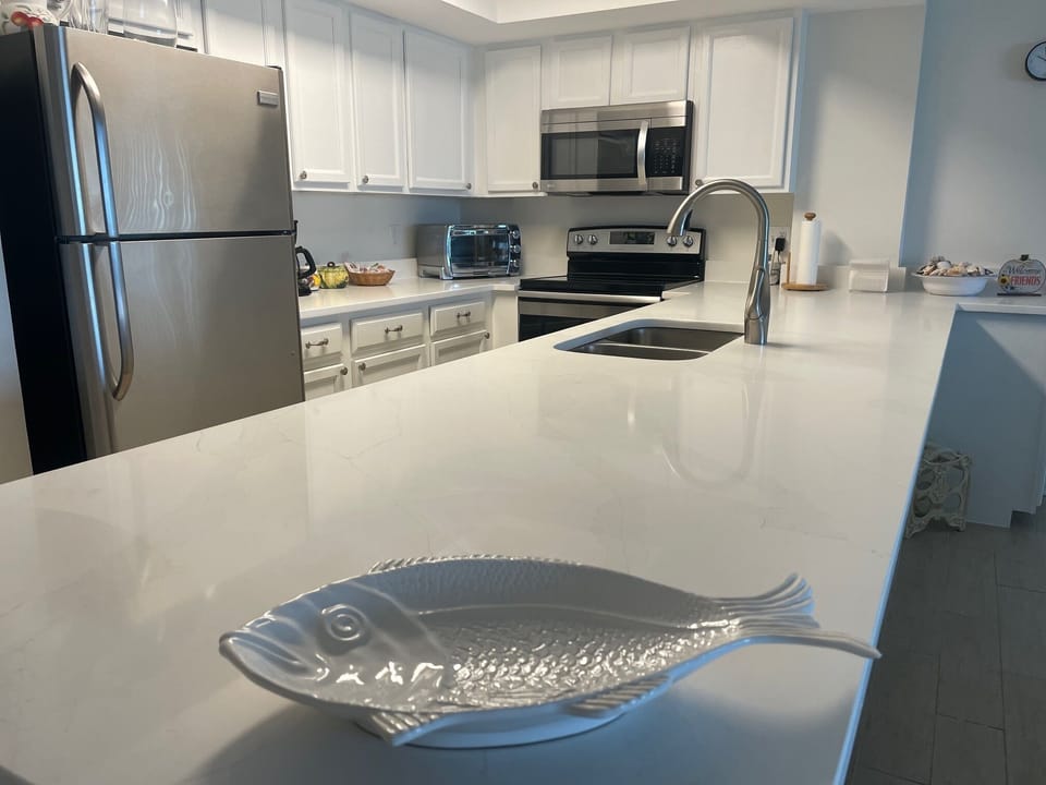 Large countertop with eat in Kitchen
