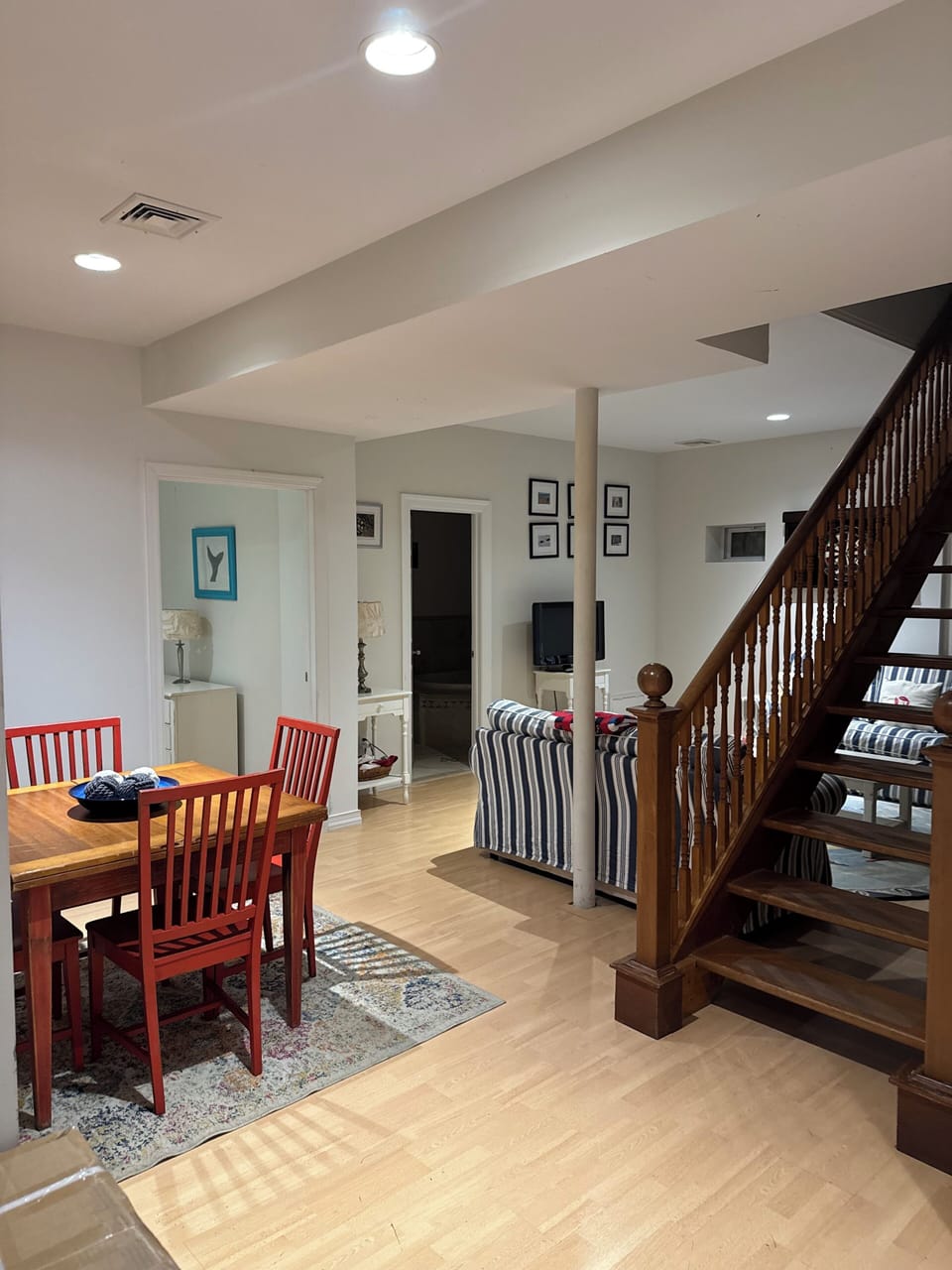 Mid Level Small Lounge Area