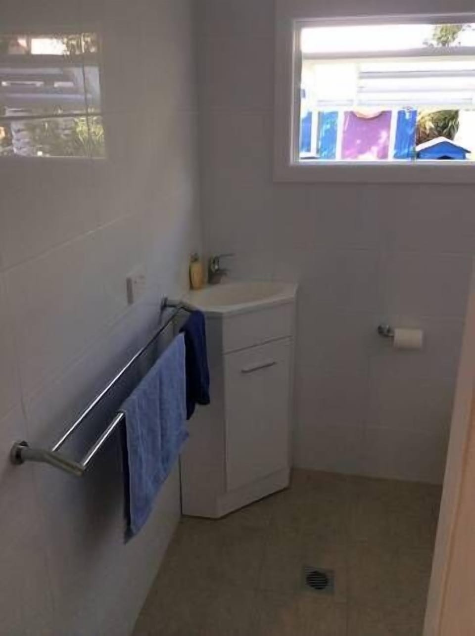 Bunkhouse ensuite neat and tidy.