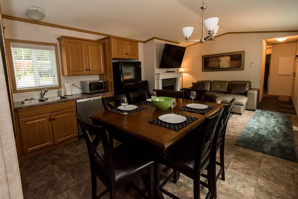 Full Fridge, Dishwasher, Microwave.