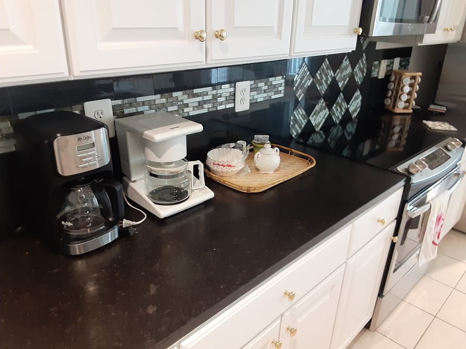 duel coffee makers for the caffeinated and non caffeinated coffee drinker in you
